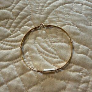 Chic Gold-Toned Wire Bracelet